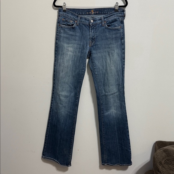7 For All Mankind Low Rise Medium Wash Bootcut Jean Size 31 - Picture 1 of 10